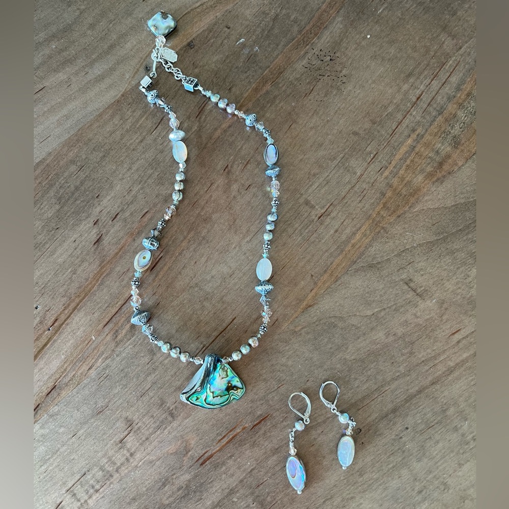 Tres Jolie Necklace & Earrings Set